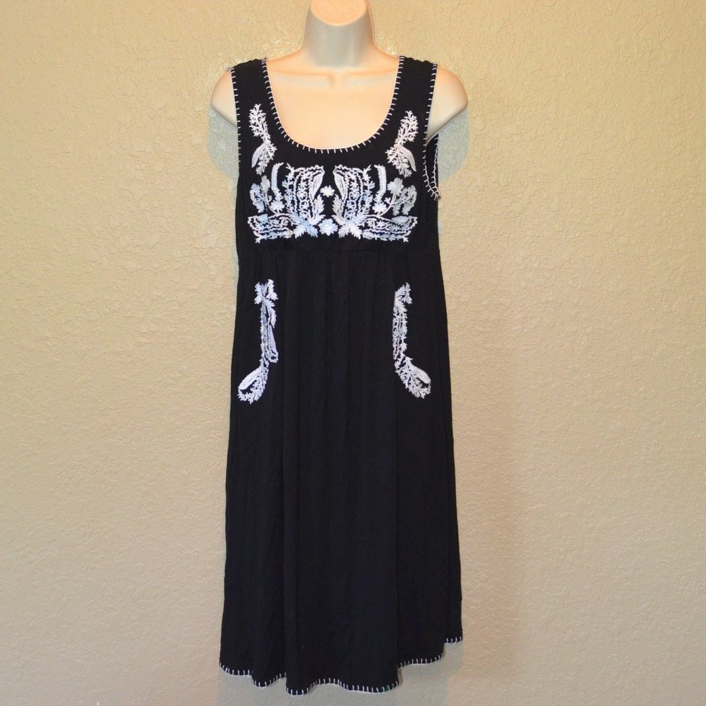 Sz M Grace Elements Black and White Mexican Embroidered Dress Coverup